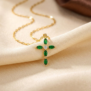 Collier croix en or et émeraude en forme de marquise