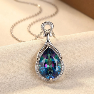 Collier en argent et saphir en forme de larme