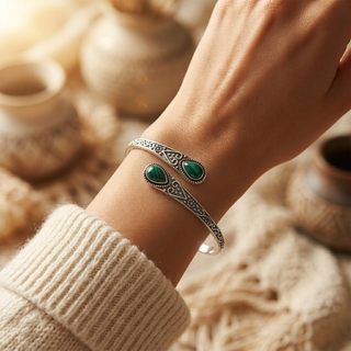 Bracelet vintage en argent et émeraude