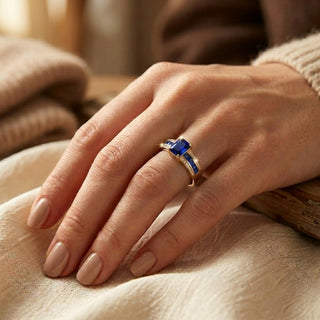 Bague en or et saphir taille carrée