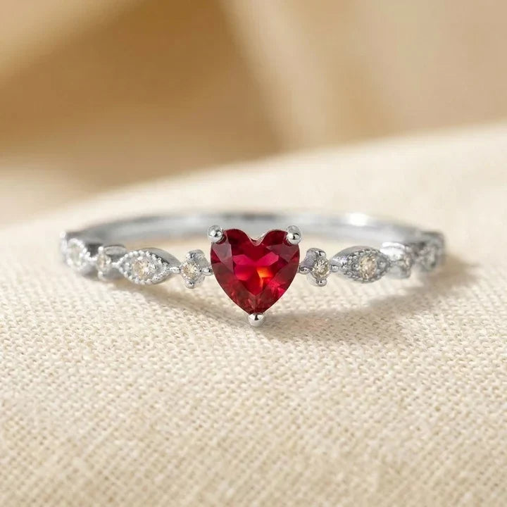 Bague cœur en or et rubis