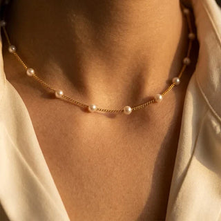 Collier en chaîne de perles dorées à maillons espacés