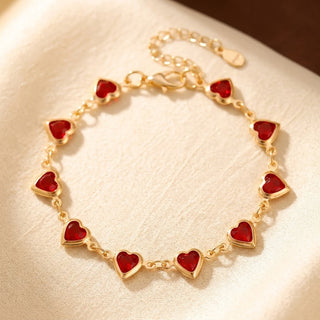 Bracelet chaîne en or et rubis en forme de cœur