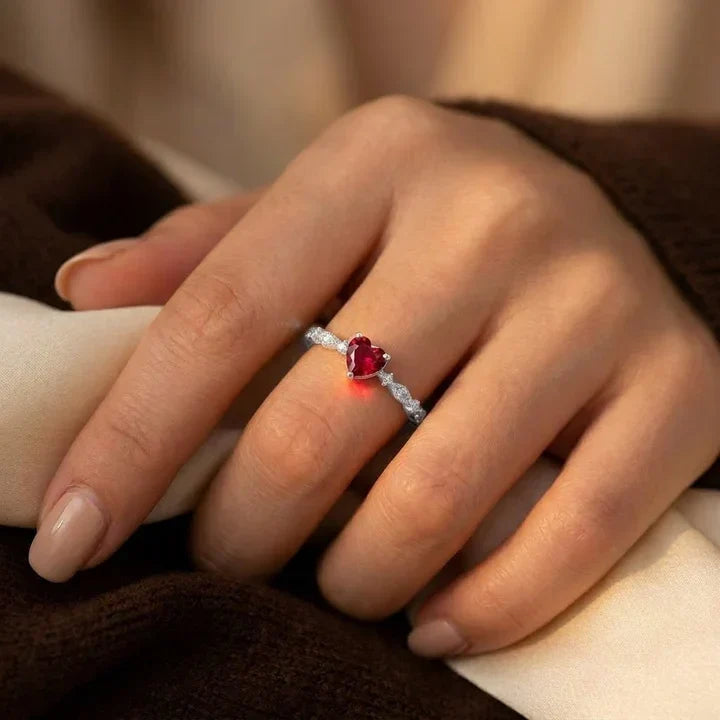 Bague cœur en or et rubis