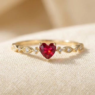 Bague cœur en or et rubis